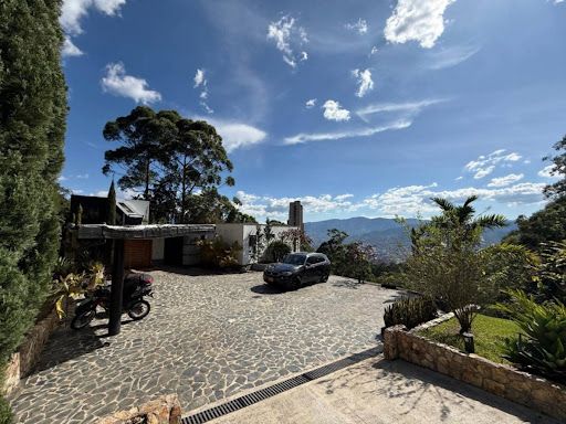 Casa en venta Antioquia Medellín Altos Del Poblado 412 m2 Habitaciones 3 Baños 4 Garajes 6 Precio $5999000000