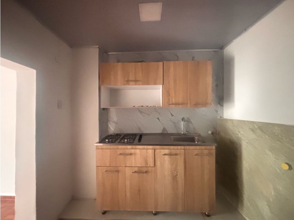 Local en arriendo Antioquia Medellín San Bernardo 33 m2 Habitaciones 0 Baños 1 Garajes 0 Precio $1300000