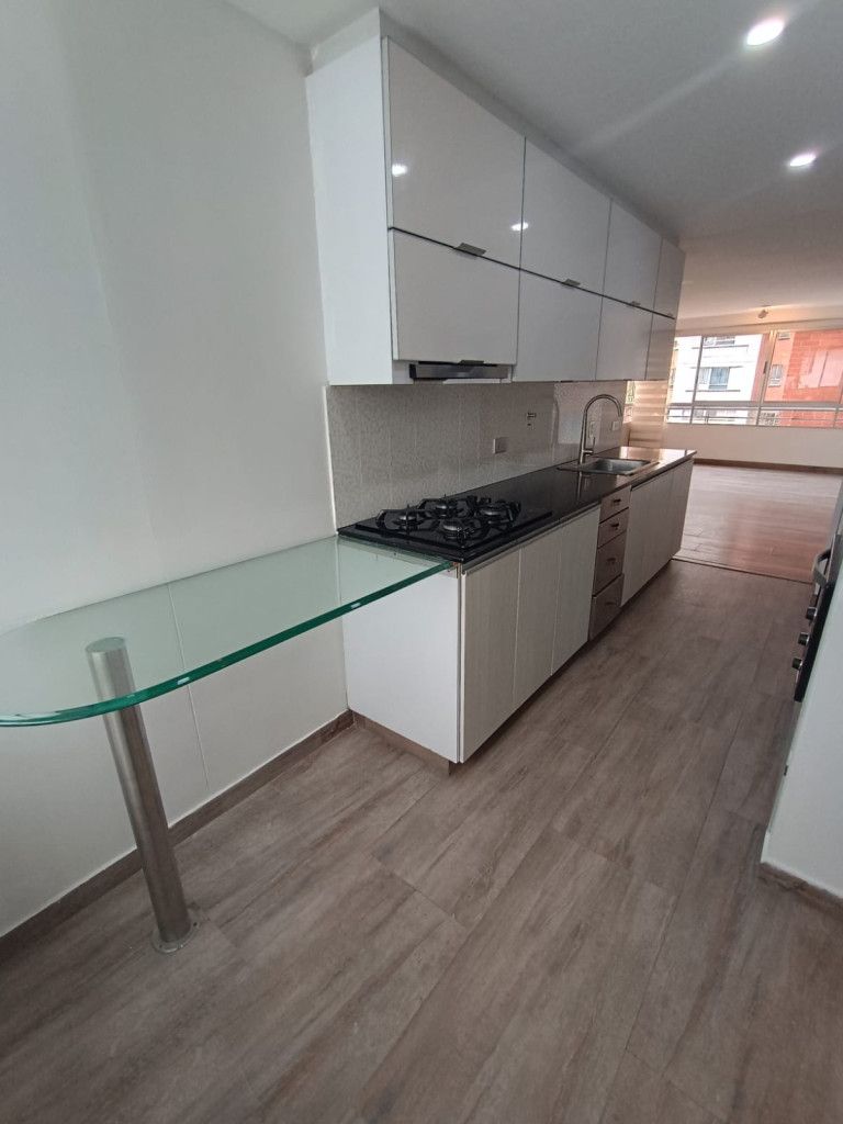 Apartamento en arriendo Antioquia Medellín Castropol 80 m2 Habitaciones 4 Baños 3 Garajes 1 Precio $5500000