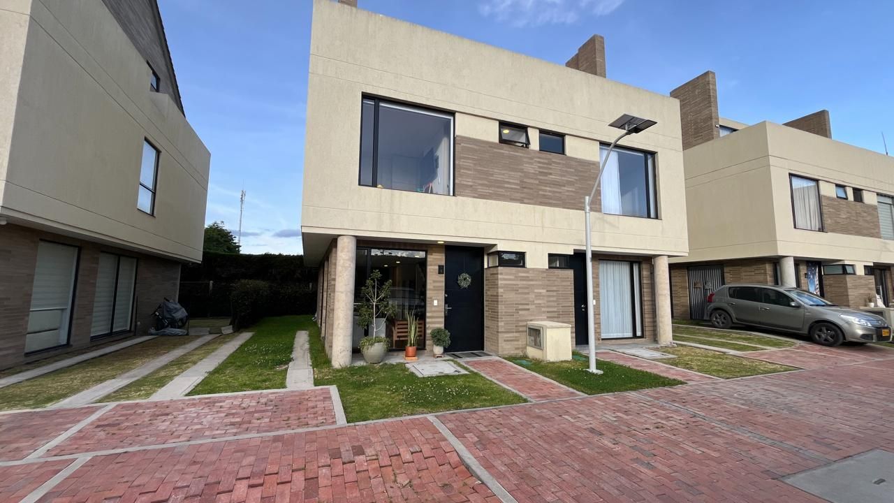 Casa en venta Cundinamarca Chía Chia 114 m2 Habitaciones 3 Baños 4 Garajes 2 Precio $710000000