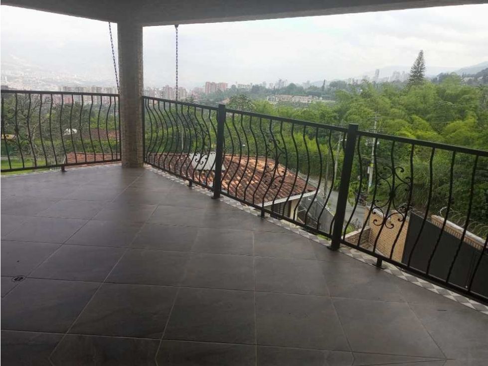 Casa Campestre en arriendo o venta Antioquia Envigado Zona Centro 350 m2 Habitaciones 4 Baños 4 Garajes 6 Precio venta $4000000000 Precio arriendo $10000000