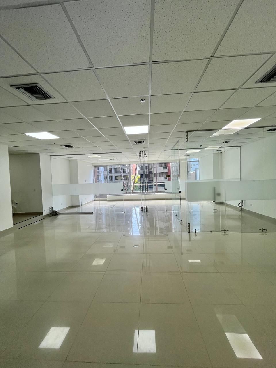 Oficina en arriendo Atlántico Barranquilla Altos Del Prado 136 m2 Habitaciones 0 Baños 2 Garajes 2 Precio $9000000