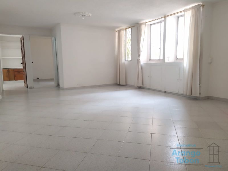 Apartamento en arriendo Antioquia Medellín Villanueva 109 m2 Habitaciones 3 Baños 2 Garajes 1 Precio $3000000