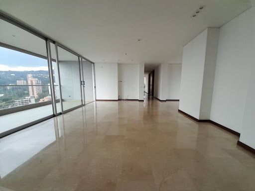 Apartamento en arriendo Antioquia Medellín El Tesoro 198 m2 Habitaciones 4 Baños 5 Garajes 3 Precio $12500000
