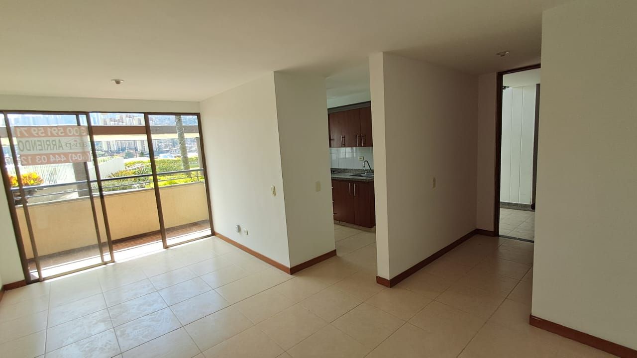 Apartamento en arriendo Antioquia Medellín Loma De Los Bernal 60 m2 Habitaciones 2 Baños 2 Garajes 1 Precio $2400000