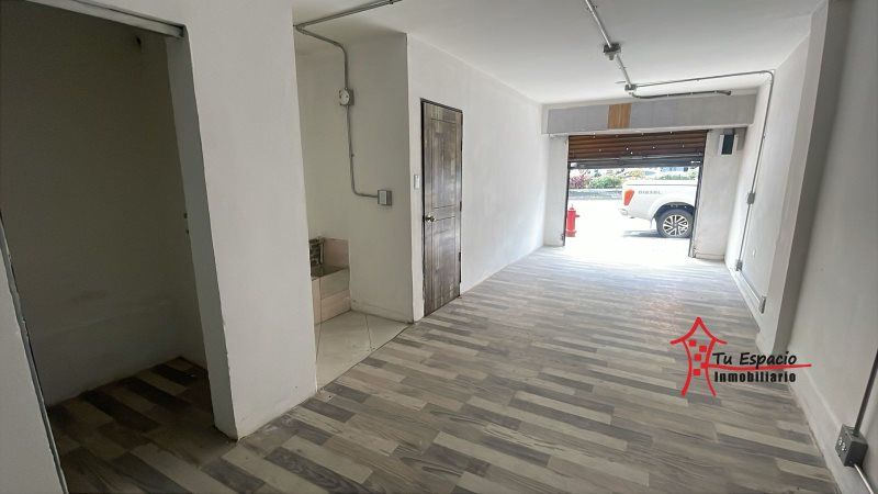 Local en arriendo Antioquia Medellín Los Pinos 70 m2 Habitaciones 0 Baños 2 Garajes 0 Precio $2800000