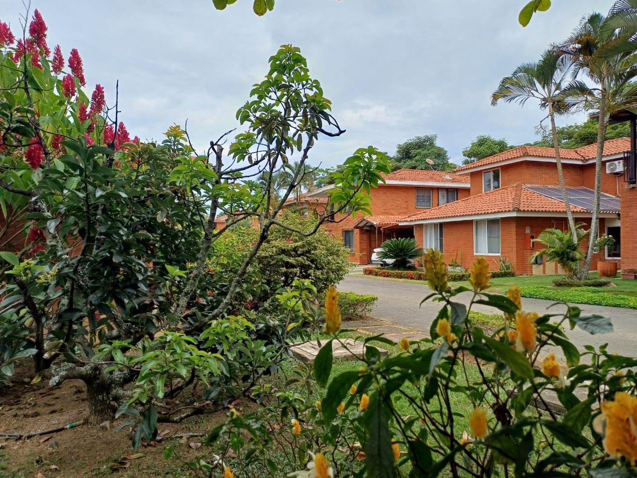 Casa en venta Valle Del Cauca Jamundí Cr Castillo La Herreria Ii 320 m2 Habitaciones 3 Baños 2 Garajes 3 Precio $647000000