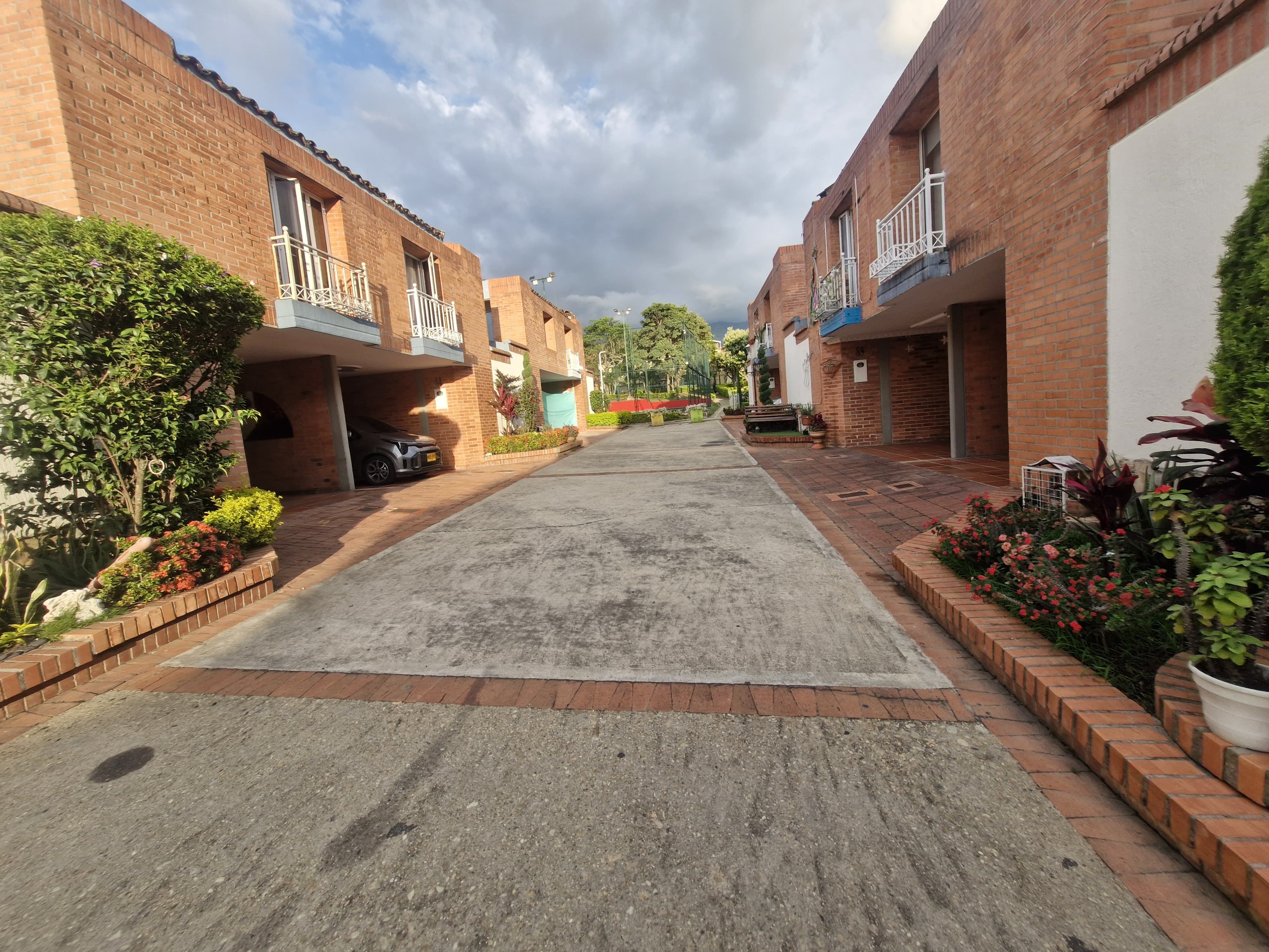 Casa en arriendo Santander Floridablanca Cr Versalles Ii 132 m2 Habitaciones 3 Baños 3 Garajes 1 Precio $2800000