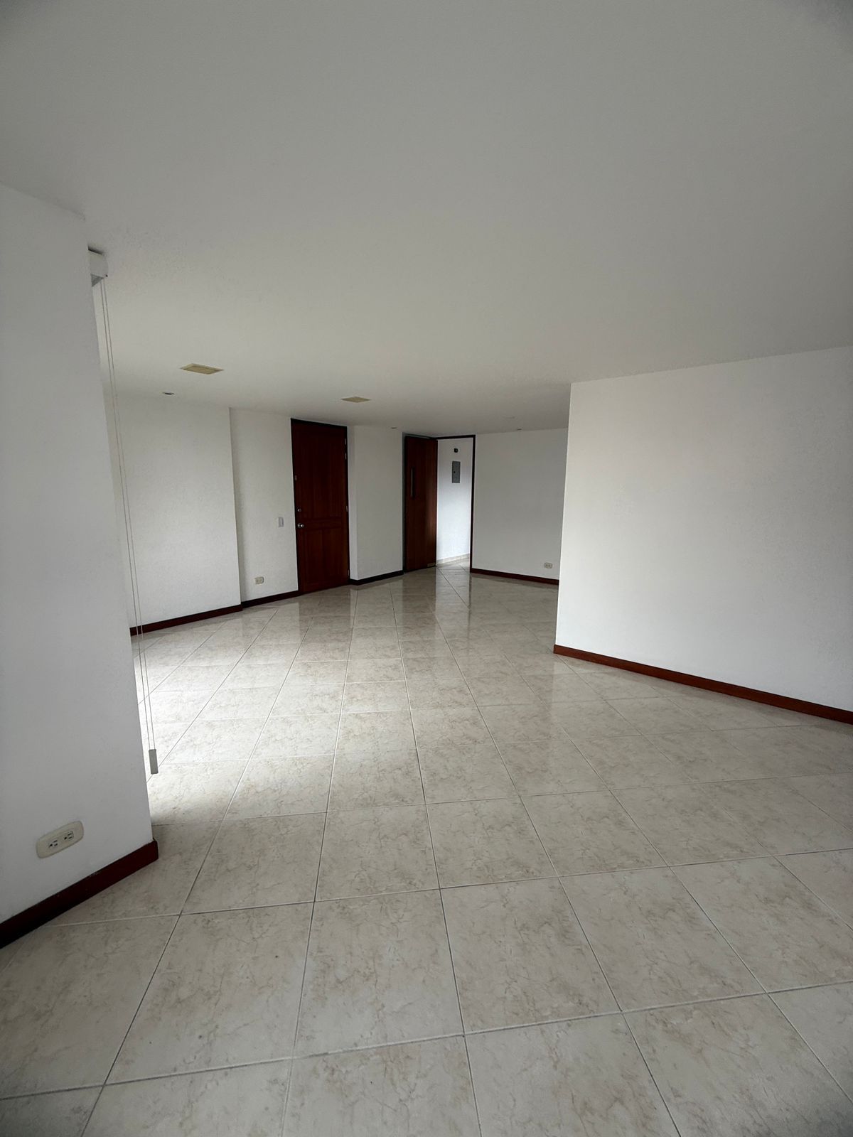 Apartamento en arriendo Antioquia Envigado Abadia Del Campo 80 m2 Habitaciones 2 Baños 2 Garajes 1 Precio $4000000