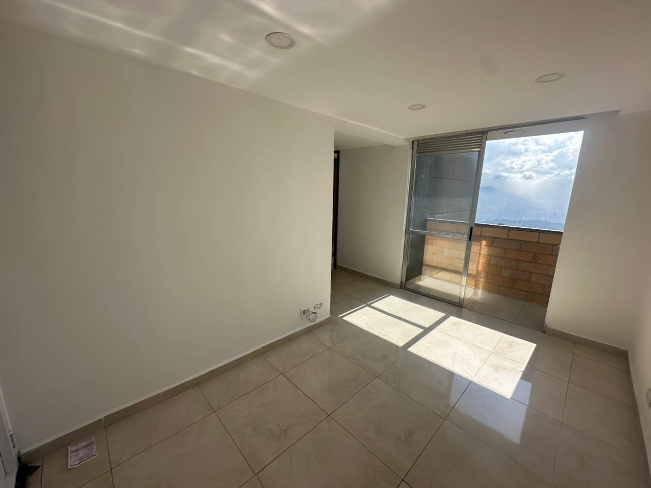 Apartamento en arriendo Antioquia Medellín Urbanizacion Manesa 58 m2 Habitaciones 3 Baños 2 Garajes 0 Precio $1650000