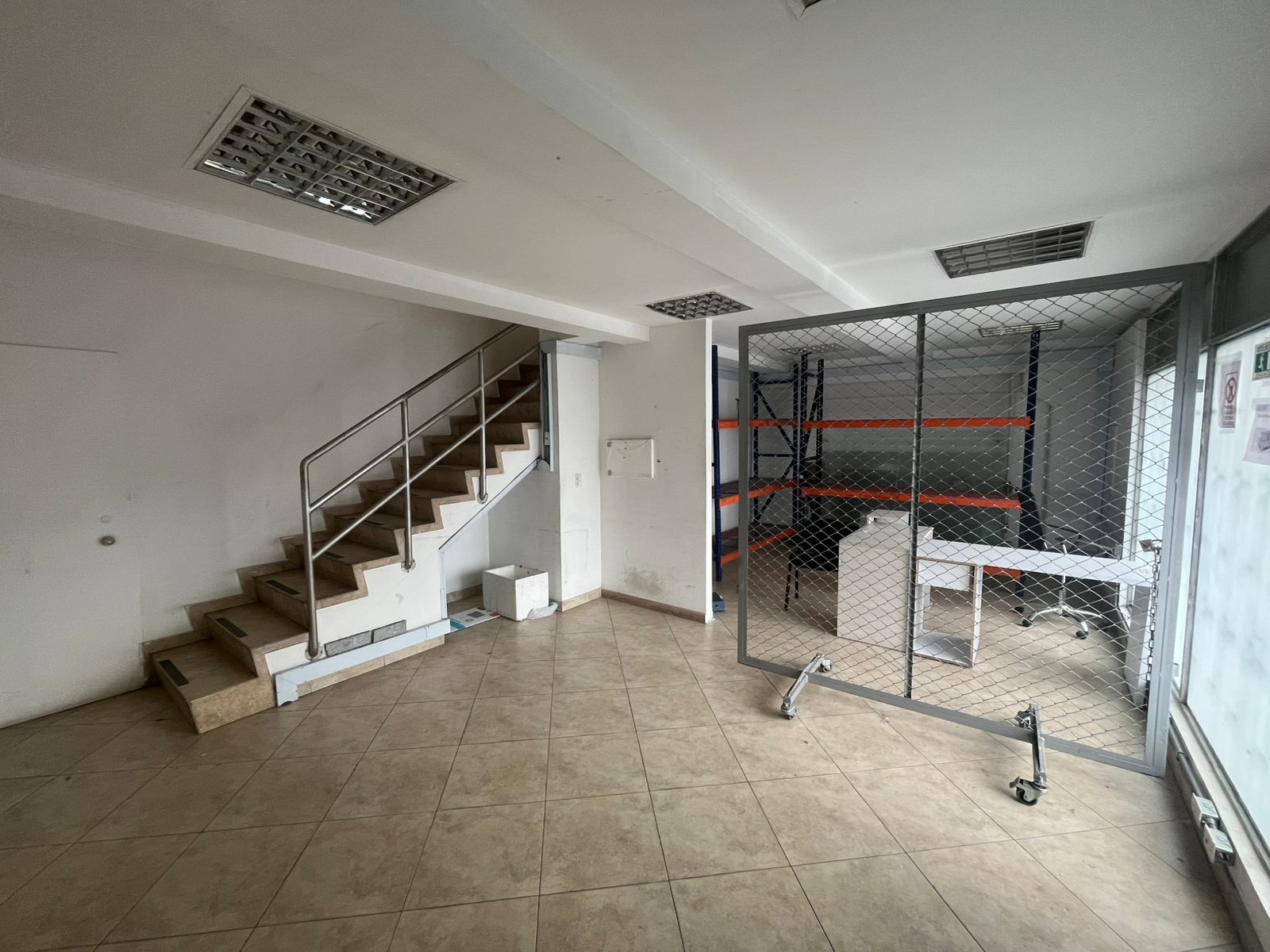 Oficina en arriendo Cundinamarca Bogotá Centro Fontibon 300 m2 Habitaciones 0 Baños 4 Garajes 0 Precio $7000000