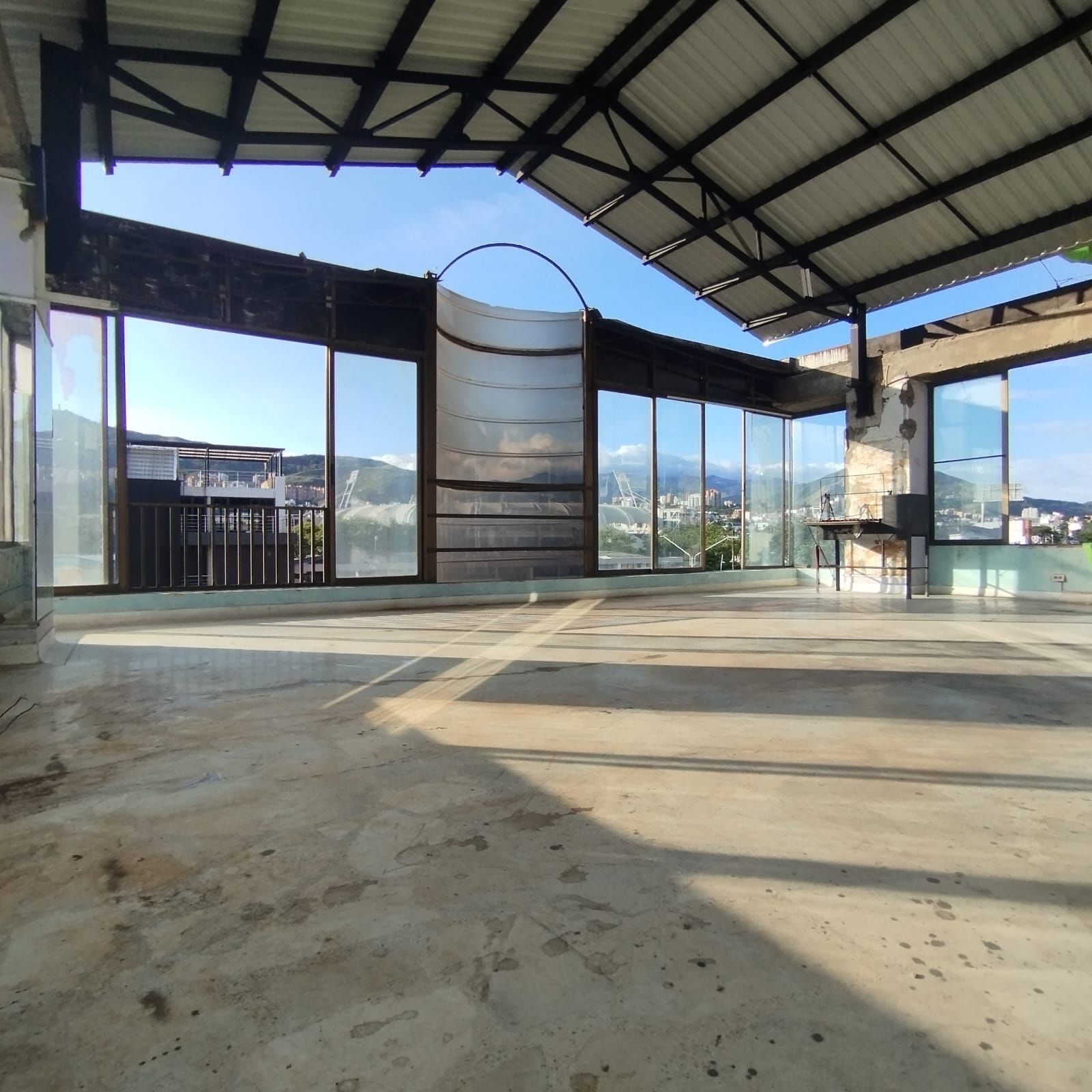 Local en arriendo Valle Del Cauca Cali Eucarístico 220 m2 Habitaciones 0 Baños 1 Garajes 2 Precio $9500000