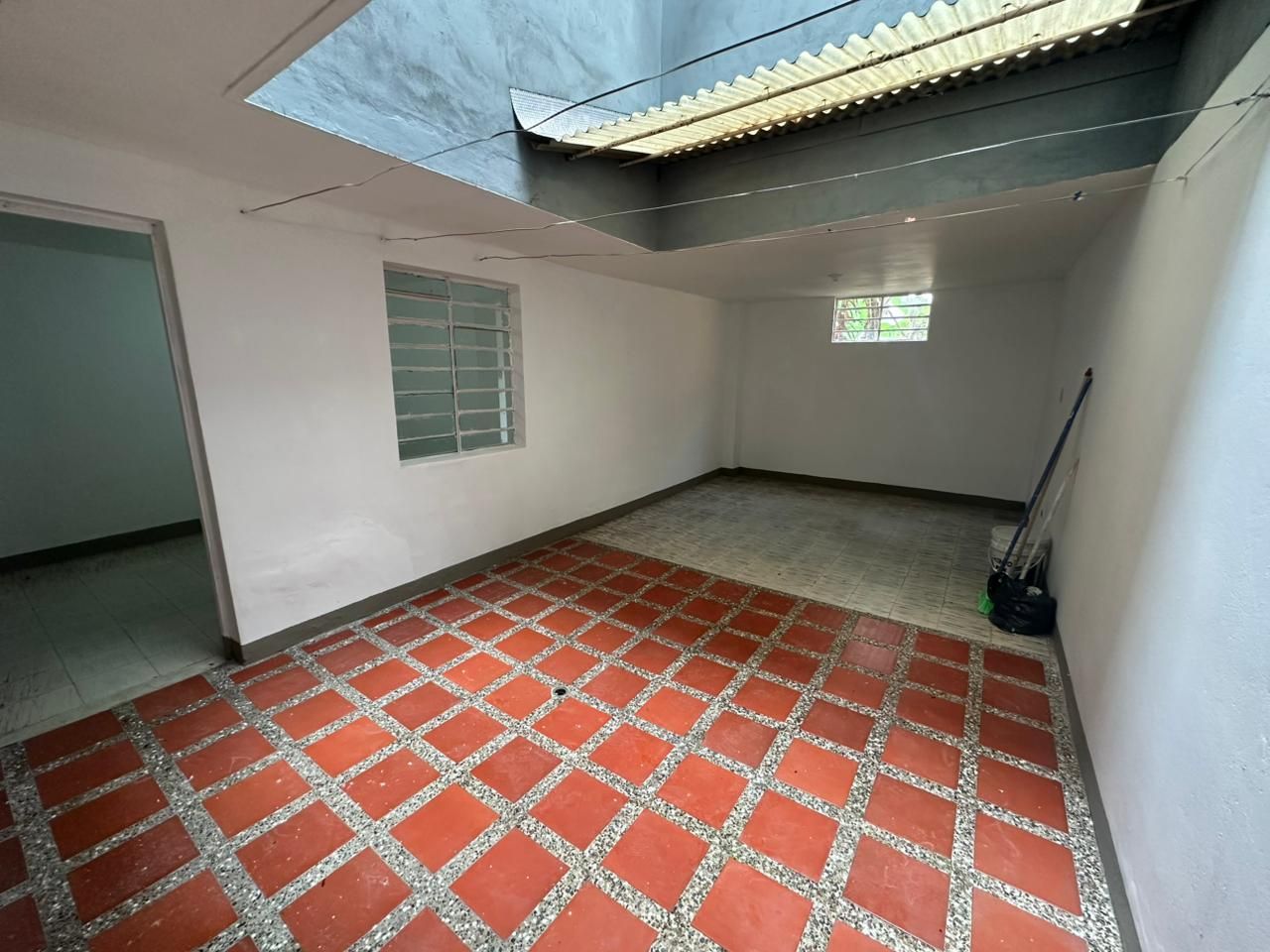 Apartamento en arriendo Antioquia Medellín Las Esmeraldas 60 m2 Habitaciones 2 Baños 1 Garajes 0 Precio $1100000