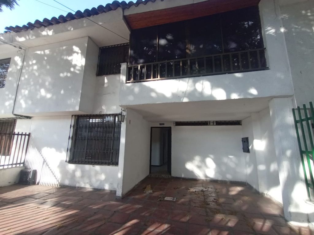 Casa en arriendo Valle Del Cauca Cali Prados Del Norte 160 m2 Habitaciones 4 Baños 3 Garajes 1 Precio $2800000