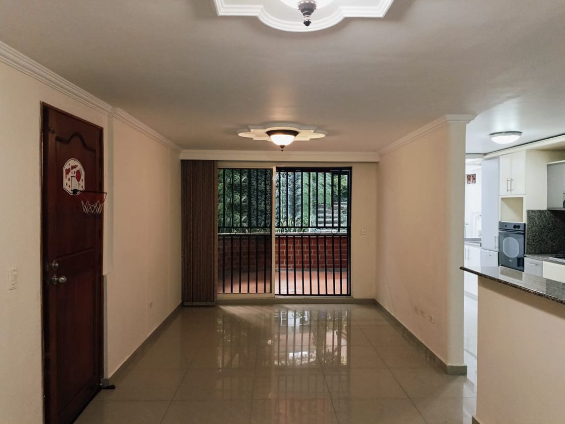 Casa en arriendo o venta Antioquia Medellín Loma De Los Bernal 122 m2 Habitaciones 3 Baños 3 Garajes 2 Precio venta $790000000 Precio arriendo $4450000