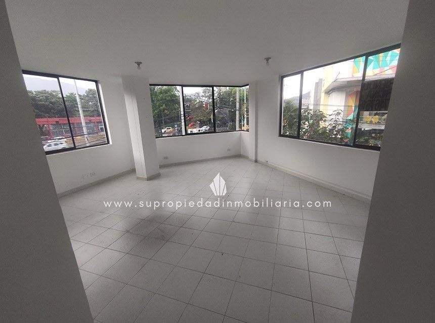 Oficina en arriendo Antioquia Medellín Los Conquistadores 28 m2 Habitaciones 0 Baños 1 Garajes 0 Precio $1900000