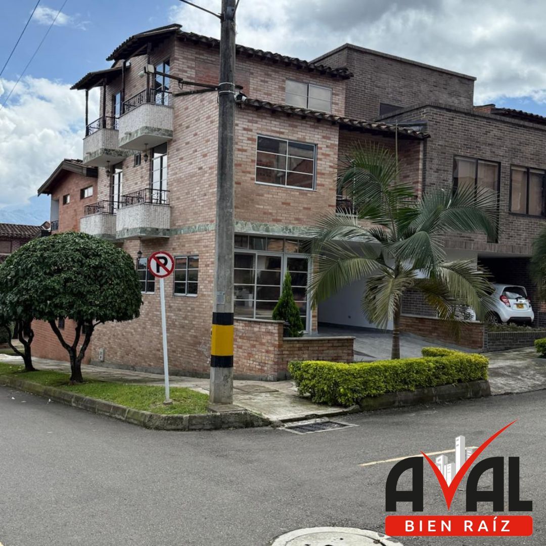 Casa en arriendo Antioquia La Estrella Las Brisas 180 m2 Habitaciones 4 Baños 3 Garajes 2 Precio $5000000