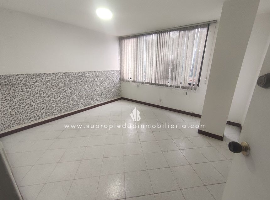 Oficina en arriendo Antioquia Medellín Los Conquistadores 20 m2 Habitaciones 0 Baños 1 Garajes 0 Precio $1400000