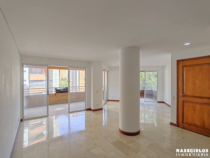 Apartamento en arriendo o venta Antioquia Medellín Laureles 160 m2 Habitaciones 3 Baños 3 Garajes 2 Precio venta $1150000000 Precio arriendo $6183000
