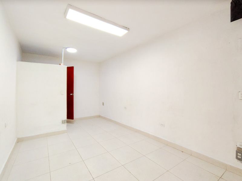 Local en arriendo Antioquia Medellín Miranda 20 m2 Habitaciones 0 Baños 1 Garajes 0 Precio $1050000