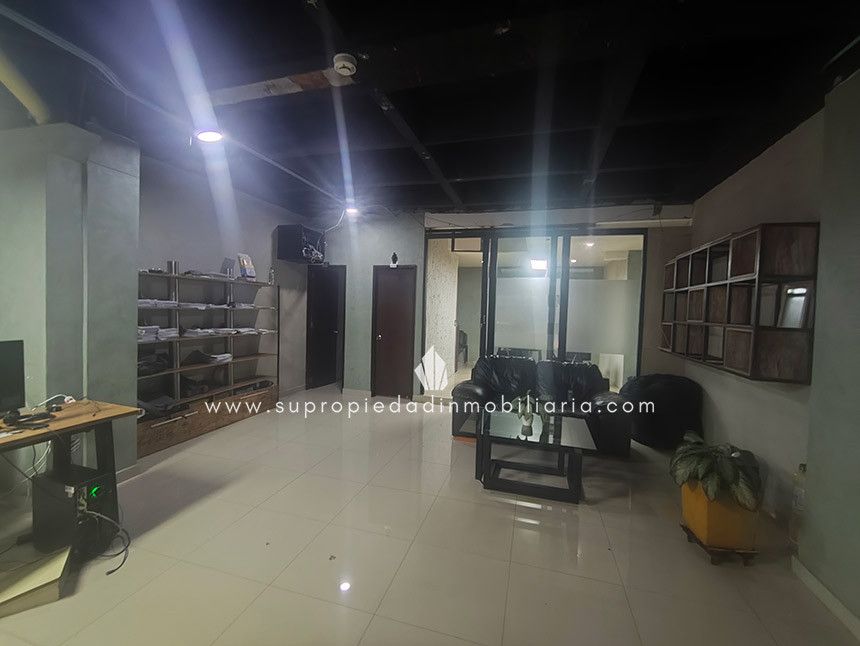 Oficina en arriendo Antioquia Medellín Colon 100 m2 Habitaciones 0 Baños 2 Garajes 1 Precio $5000000