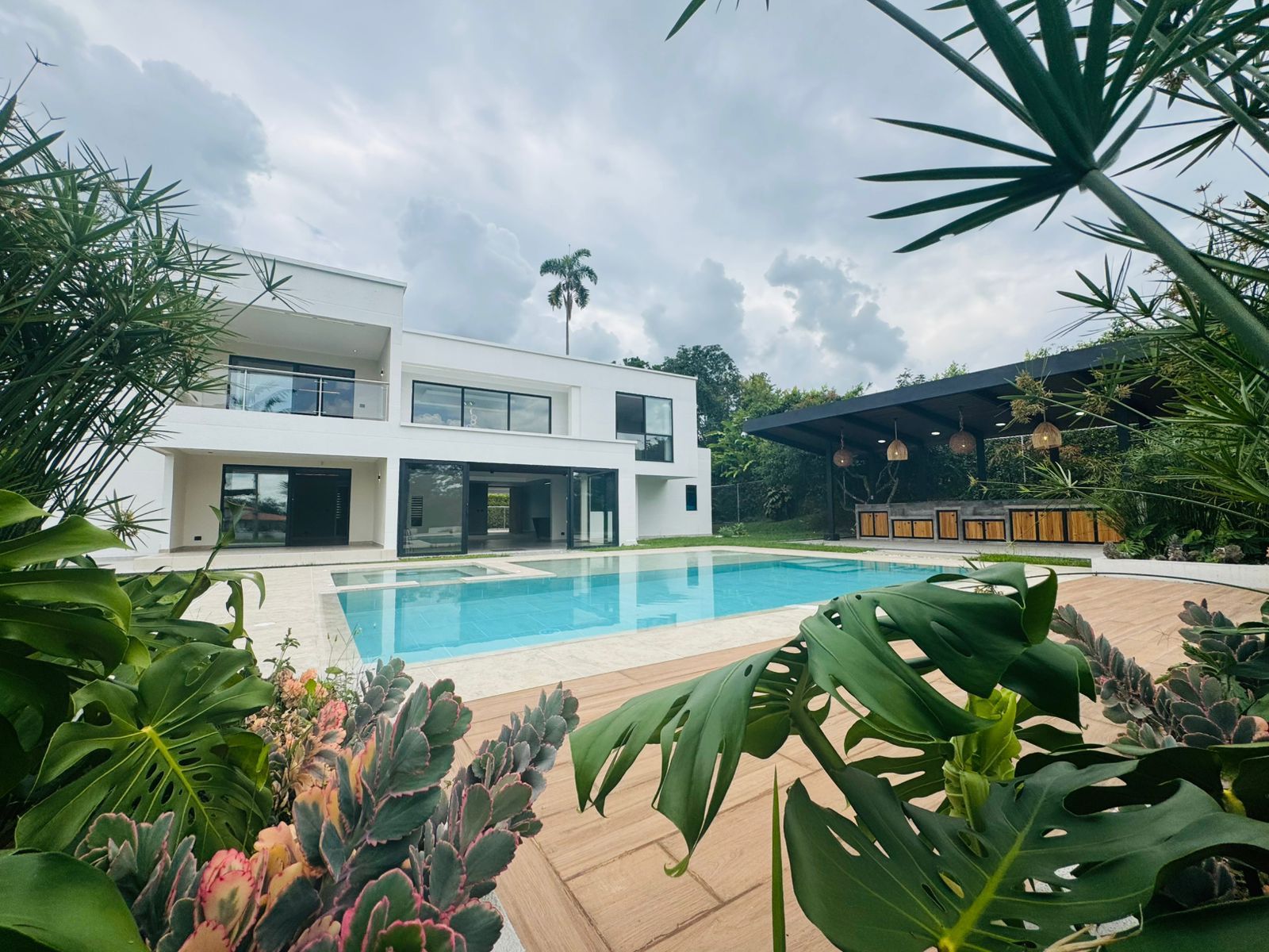 Casa Campestre en venta Risaralda Pereira Jardin De Velez Y Velez 600 m2 Habitaciones 5 Baños 6 Garajes 6 Precio $2500000000