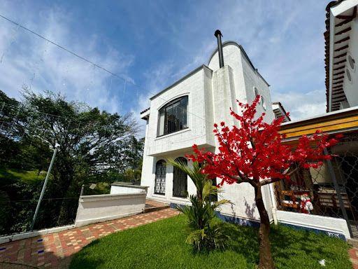 Casa en venta Risaralda Pereira Quintanar Del Cerro I 200 m2 Habitaciones 3 Baños 3 Garajes 2 Precio $1800000000