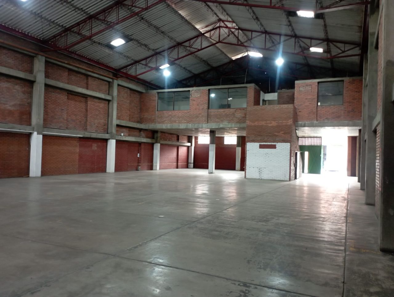 Bodega en arriendo Valle Del Cauca Yumbo Zona Industrial 1100 m2 Habitaciones 0 Baños 4 Garajes 5 Precio $19800000