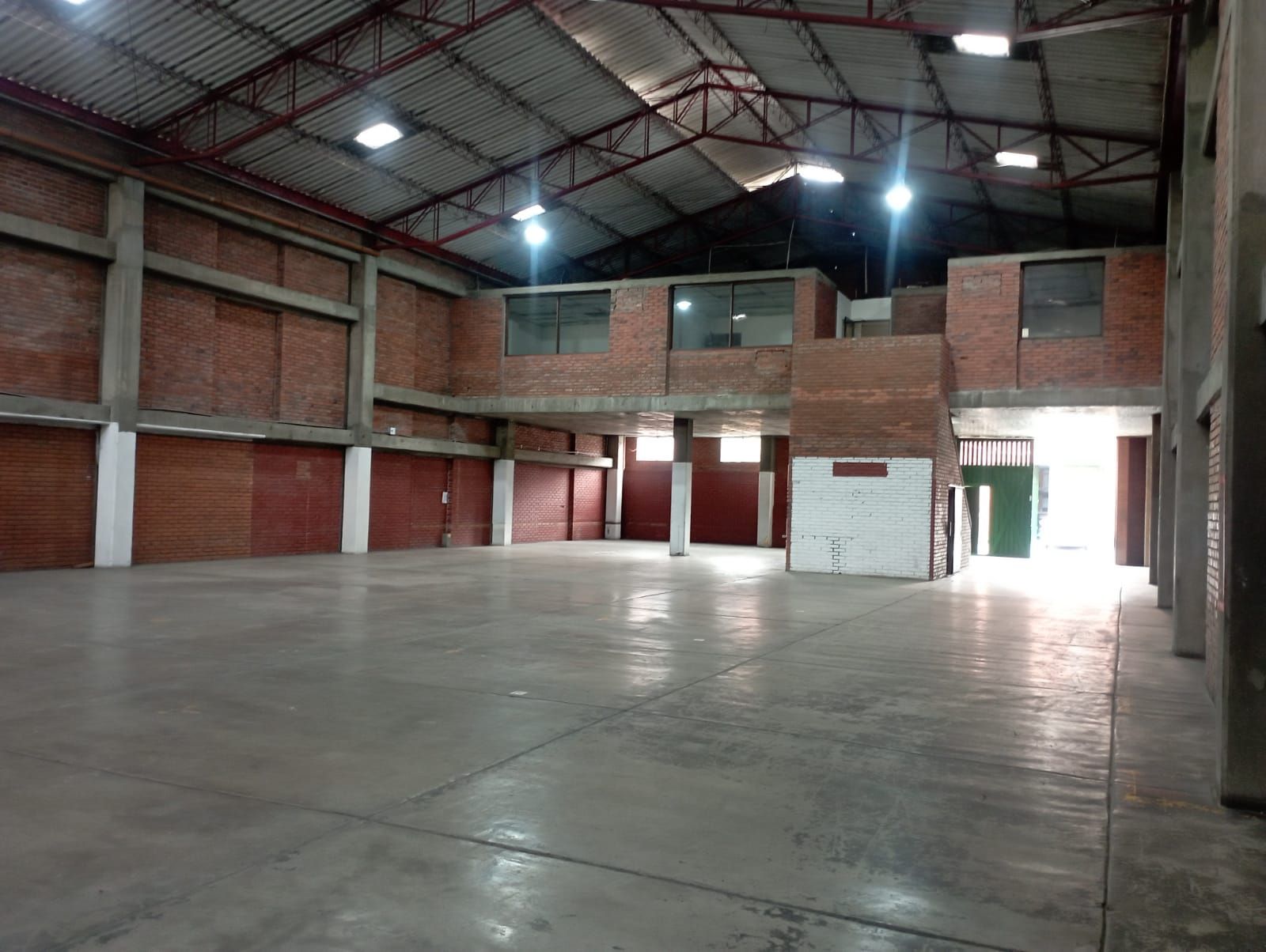 Bodega en arriendo Valle Del Cauca Yumbo Zona Industrial 1100 m2 Habitaciones 0 Baños 4 Garajes 5 Precio $19800000