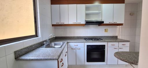 Apartamento en arriendo Antioquia Medellín Loma De Los Bernal 110 m2 Habitaciones 3 Baños 4 Garajes 1 Precio $3850000
