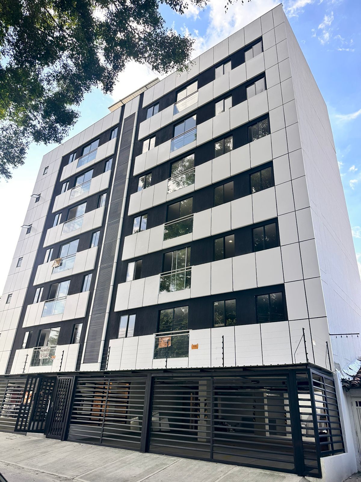 Apartamento en arriendo Valle Del Cauca Cali Prados Del Norte 70 m2 Habitaciones 3 Baños 2 Garajes 1 Precio $2500000