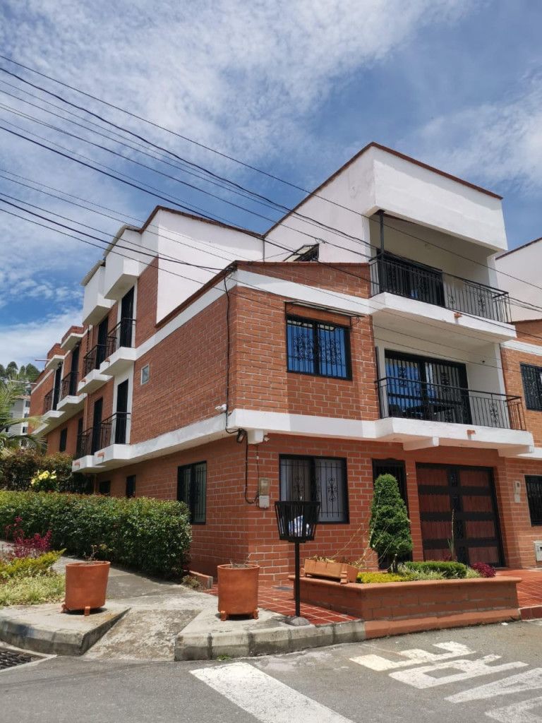 Casa en venta Antioquia Marinilla Marinilla 300 m2 Habitaciones 6 Baños 4 Garajes 1 Precio $640000000