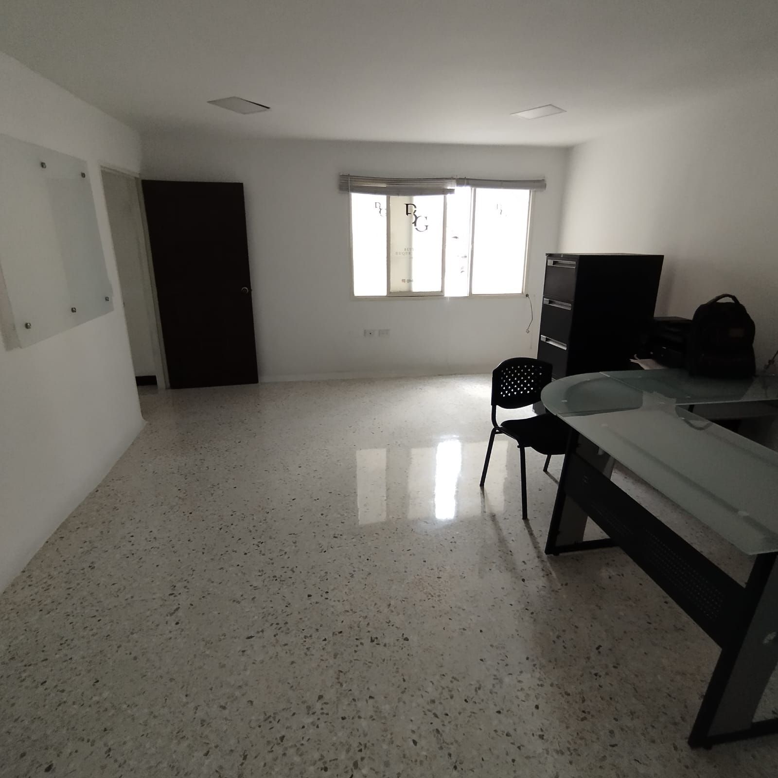 Oficina en arriendo Valle Del Cauca Cali 3 De Julio 22 m2 Habitaciones 0 Baños 1 Garajes 0 Precio $1700000