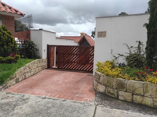 Casa en venta Cundinamarca Bogotá Bosque De Pinos 650 m2 Habitaciones 4 Baños 6 Garajes 6 Precio $5000000000