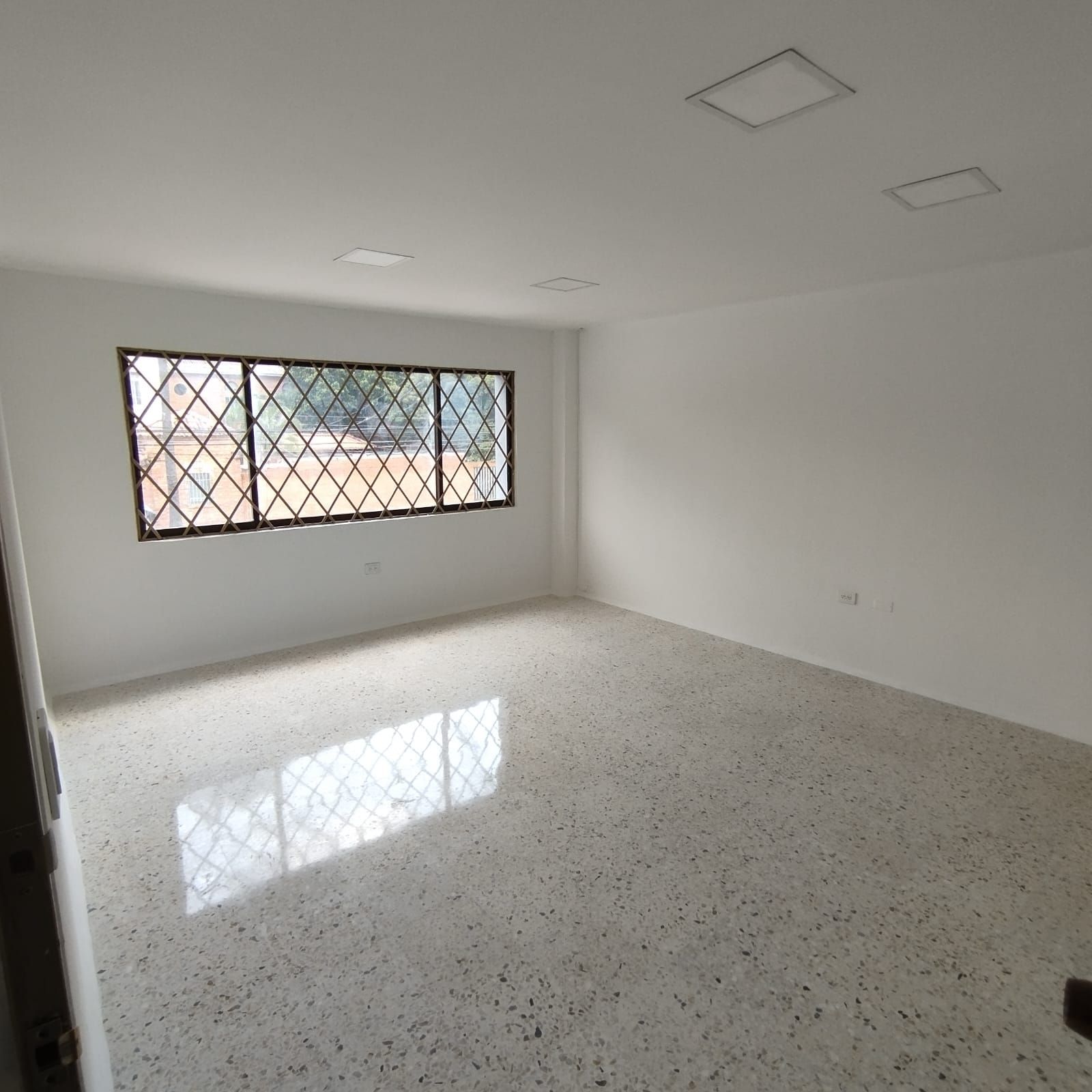 Oficina en arriendo Valle Del Cauca Cali 3 De Julio 22 m2 Habitaciones 0 Baños 1 Garajes 0 Precio $1700000