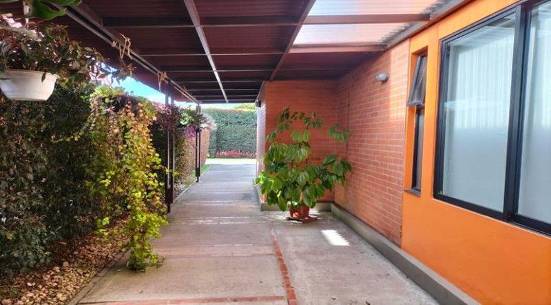 Casa en venta Cundinamarca Chía Br Santa Lucia 218 m2 Habitaciones 3 Baños 5 Garajes 4 Precio $1050000000