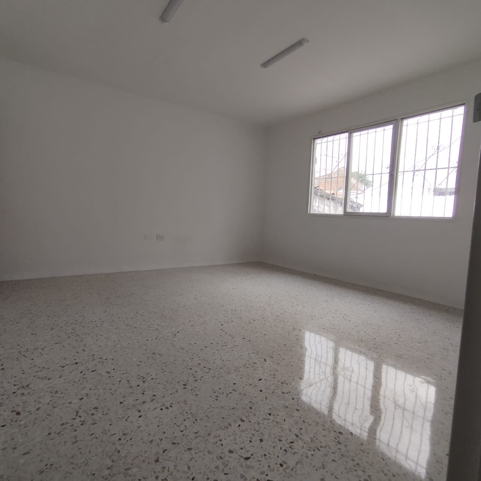 Oficina en arriendo Valle Del Cauca Cali 3 De Julio 20 m2 Habitaciones 0 Baños 1 Garajes 0 Precio $1700000