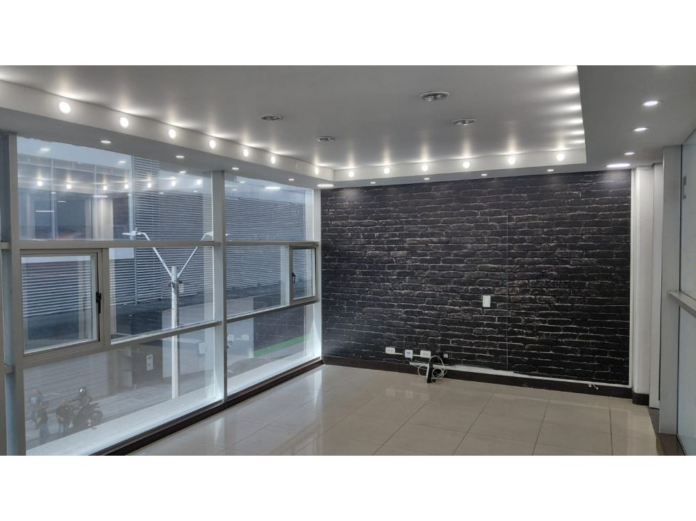 Local en arriendo Antioquia Medellín La Aguacatala 30 m2 Habitaciones 0 Baños 1 Garajes 1 Precio $2800000