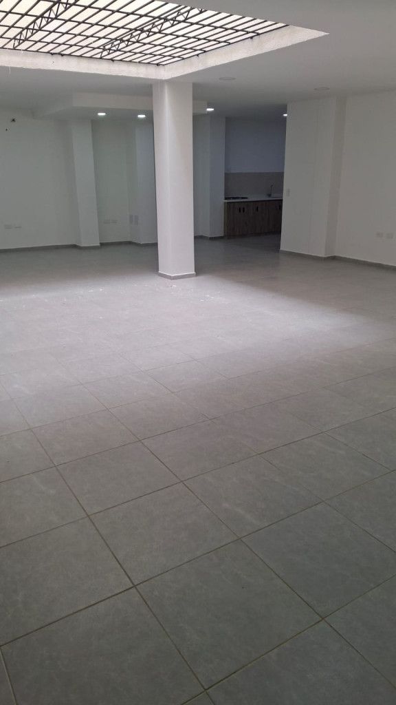 Local en arriendo Valle Del Cauca Cali Ciudad Capri 180 m2 Habitaciones 0 Baños 0 Garajes 0 Precio $10800000