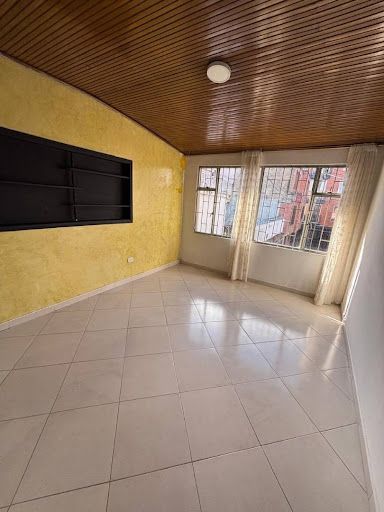 Casa en arriendo Cundinamarca Bogotá Ciudad Berna 500 m2 Habitaciones 5 Baños 3 Garajes 2 Precio $8500000