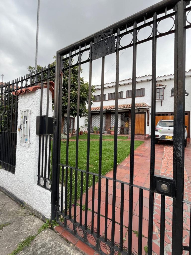 Casa en venta Cundinamarca Bogotá Mónaco 300 m2 Habitaciones 3 Baños 3 Garajes 3 Precio $1500000000