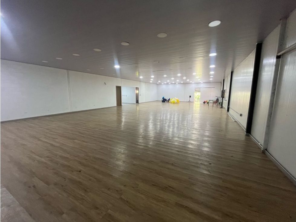 Bodega en arriendo Antioquia Envigado El Chinguí 680 m2 Habitaciones 0 Baños 3 Garajes 1 Precio $20000000