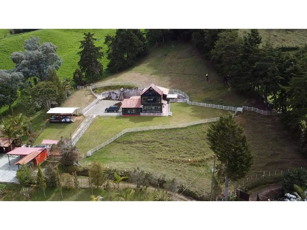 Finca en venta Antioquia Girardota Girardota 420 m2 Habitaciones 4 Baños 2 Garajes 4 Precio $1300000000