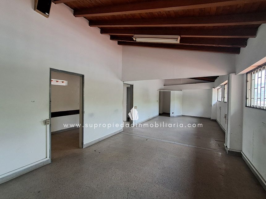 Bodega en arriendo Antioquia Medellín Prado 2400 m2 Habitaciones 0 Baños 10 Garajes 2 Precio $75000000