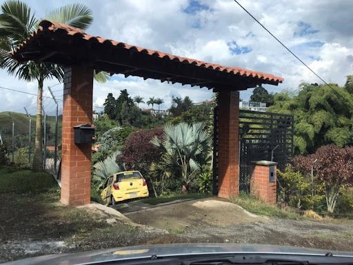 Casa Campestre en venta Risaralda Pereira Ur San Marcos 282 m2 Habitaciones 5 Baños 3 Garajes 4 Precio $1300000000