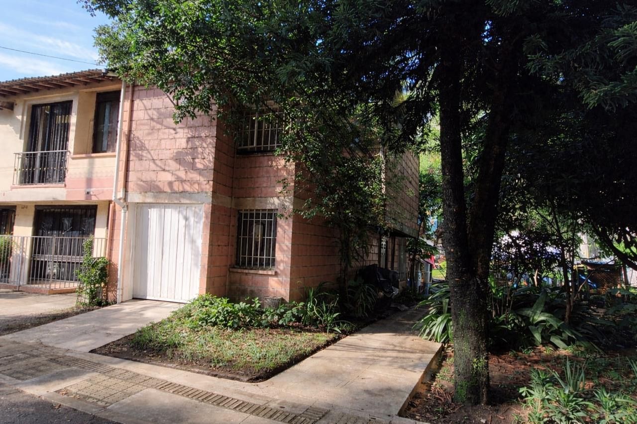 Casa en venta Antioquia Sabaneta Aliadas Del Sur 110 m2 Habitaciones 3 Baños 2 Garajes 1 Precio $740000000