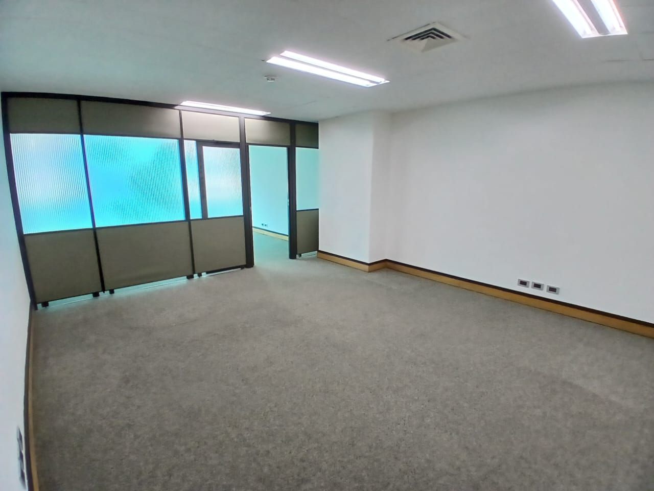 Oficina en arriendo Antioquia Medellín La Aguacatala 47 m2 Habitaciones 0 Baños 0 Garajes 1 Precio $4800000