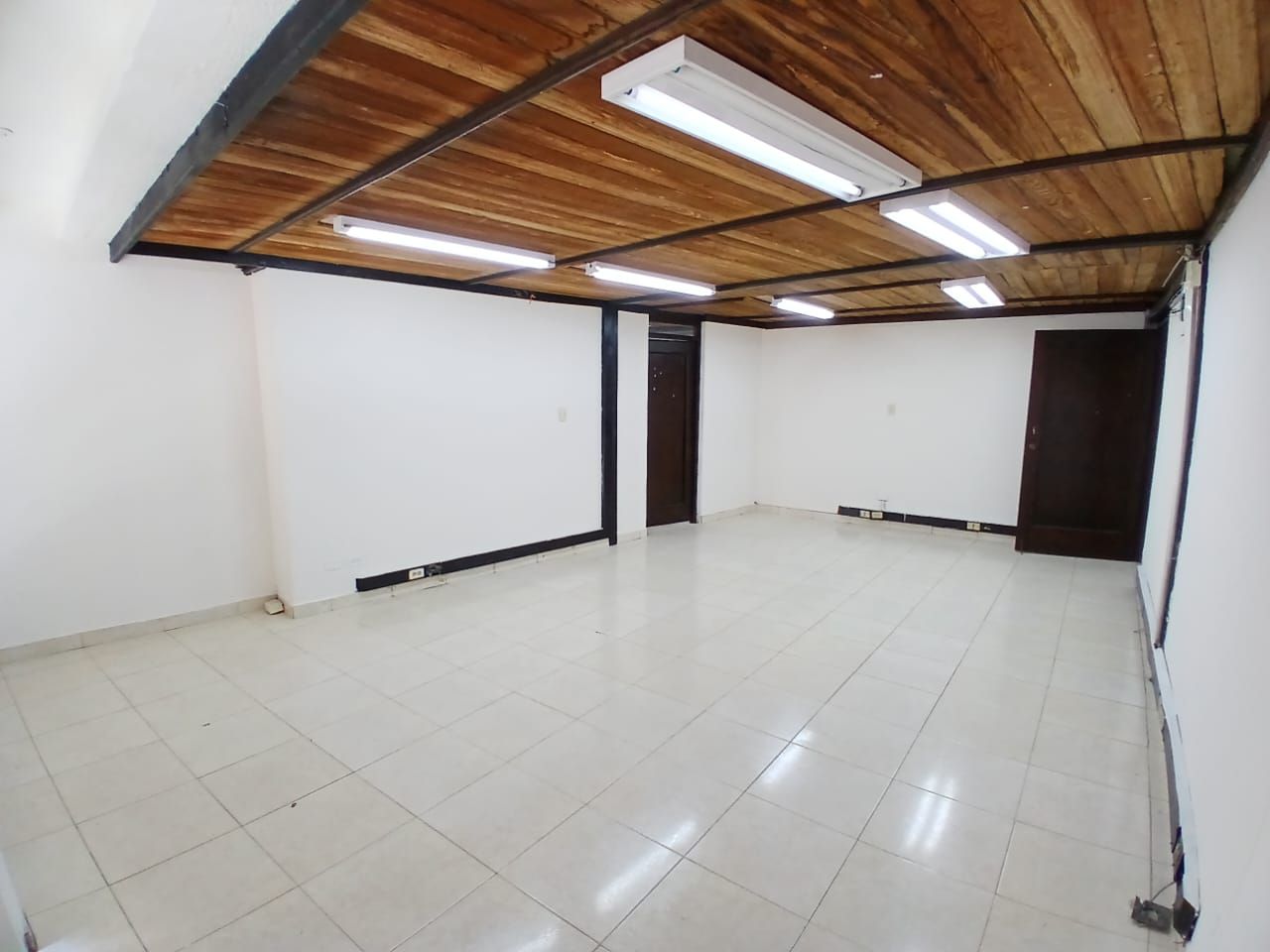 Oficina en arriendo Antioquia Medellín La Candelaria 140 m2 Habitaciones 0 Baños 3 Garajes 0 Precio $6000000