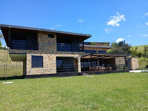 Finca en arriendo Antioquia El Retiro El Retiro 370 m2 Habitaciones 5 Baños 5 Garajes 5 Precio $14900000