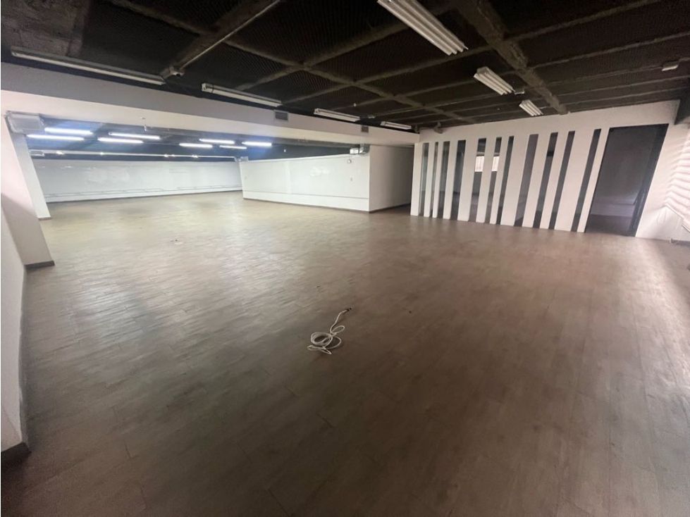 Oficina en arriendo Antioquia Itagüí La Esmeralda 380 m2 Habitaciones 0 Baños 6 Garajes 6 Precio $18950000